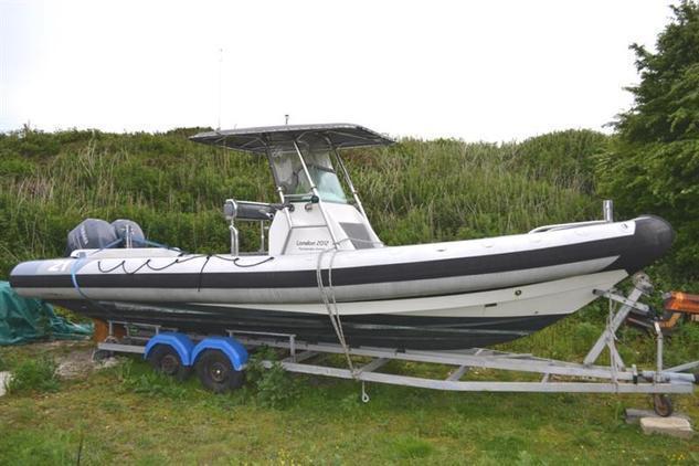 Protector - 8.5m Centre Console