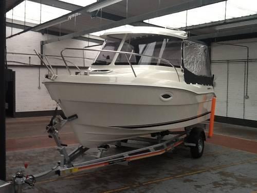 Quicksilver Pilothouse 530