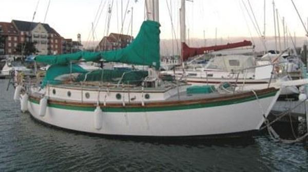 Wooden Yacht - Cutter Rigged