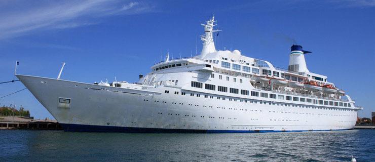 Cruise Ship, 698 Passengers -Stock No. S2143