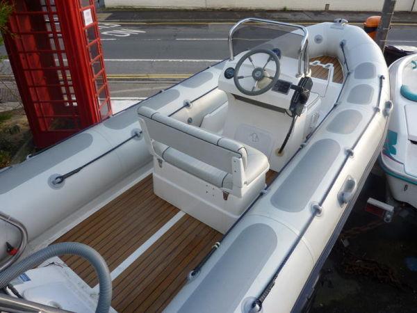 Valiant V-520, Poole