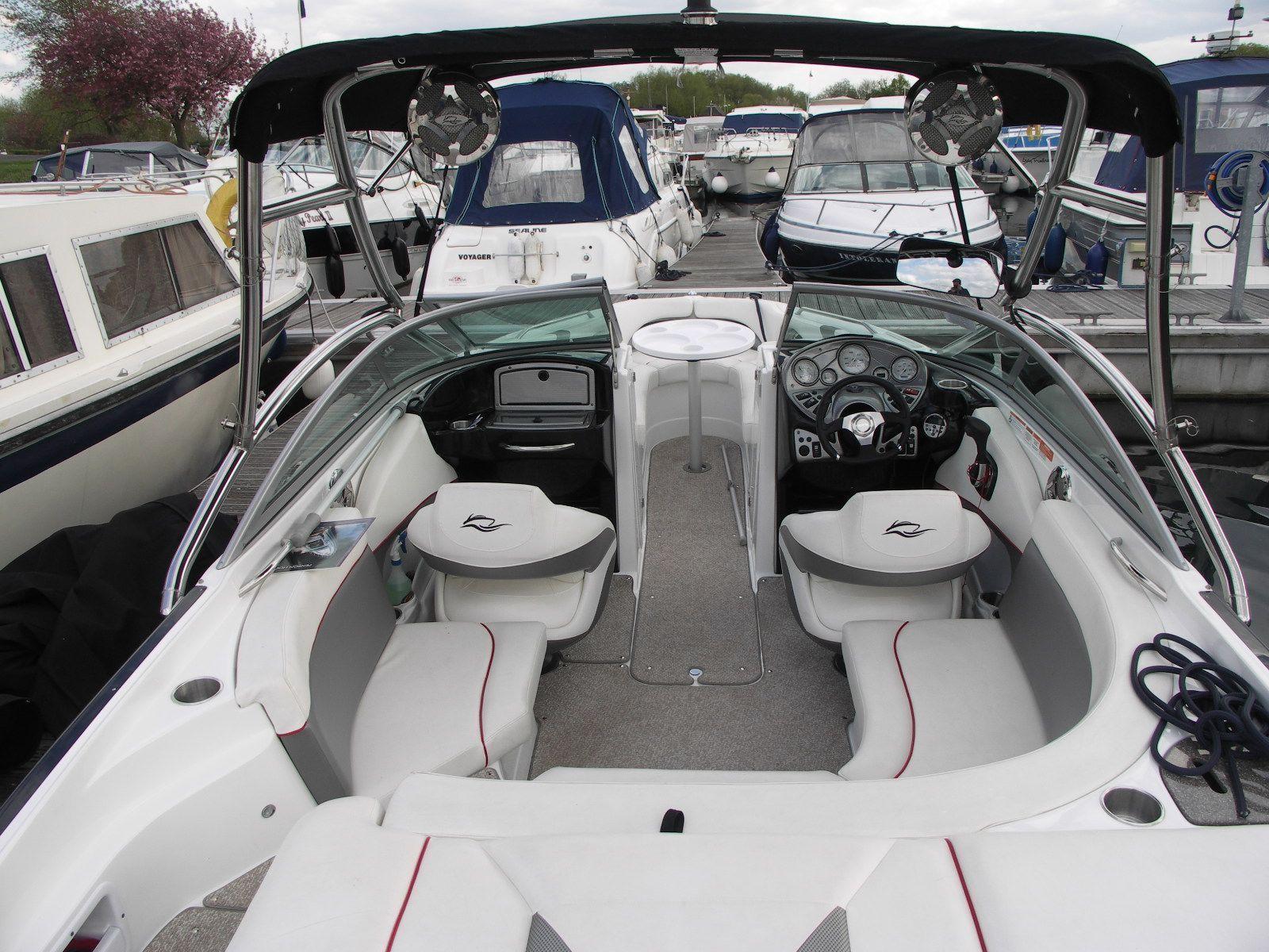 Rinker 226BR, Penton Hook Marine Sales, Chertsey, Surrey