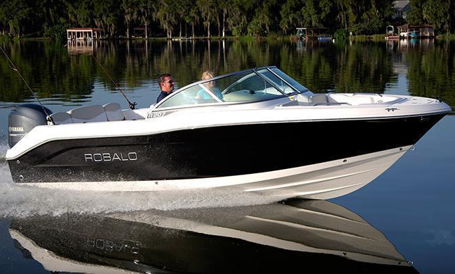 Robalo R207 Dual Console