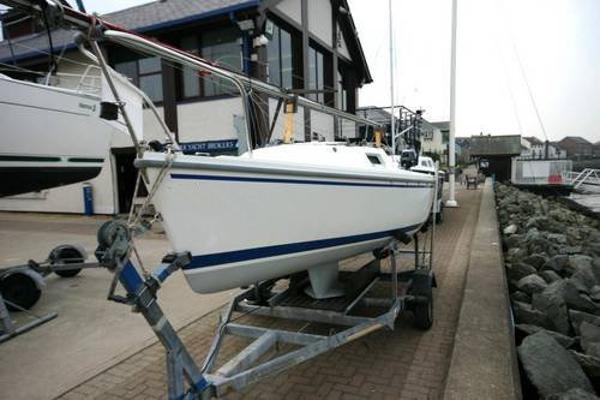 Catalina Capri 16